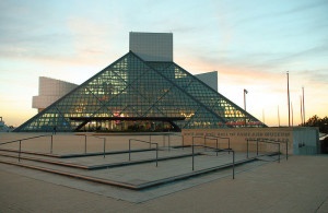 800px-Rock-and-roll-hall-of-fame-sunset